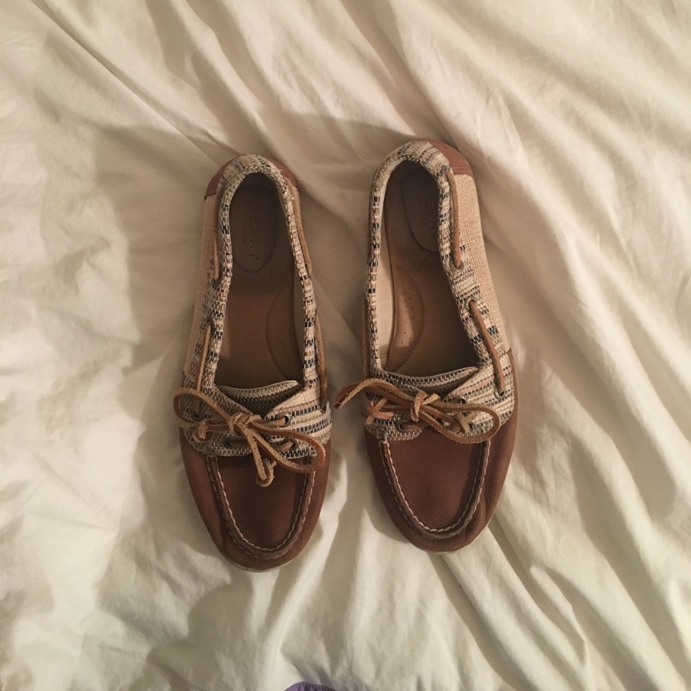 Slip on boat shoes